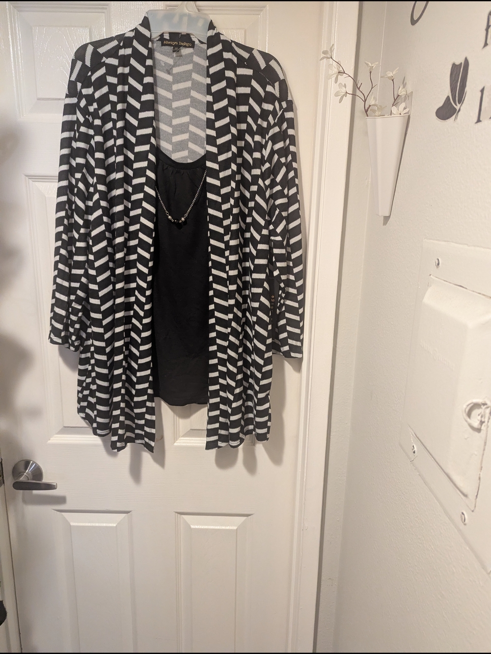 Women’s Black & White Striped Open-Front Cardigan